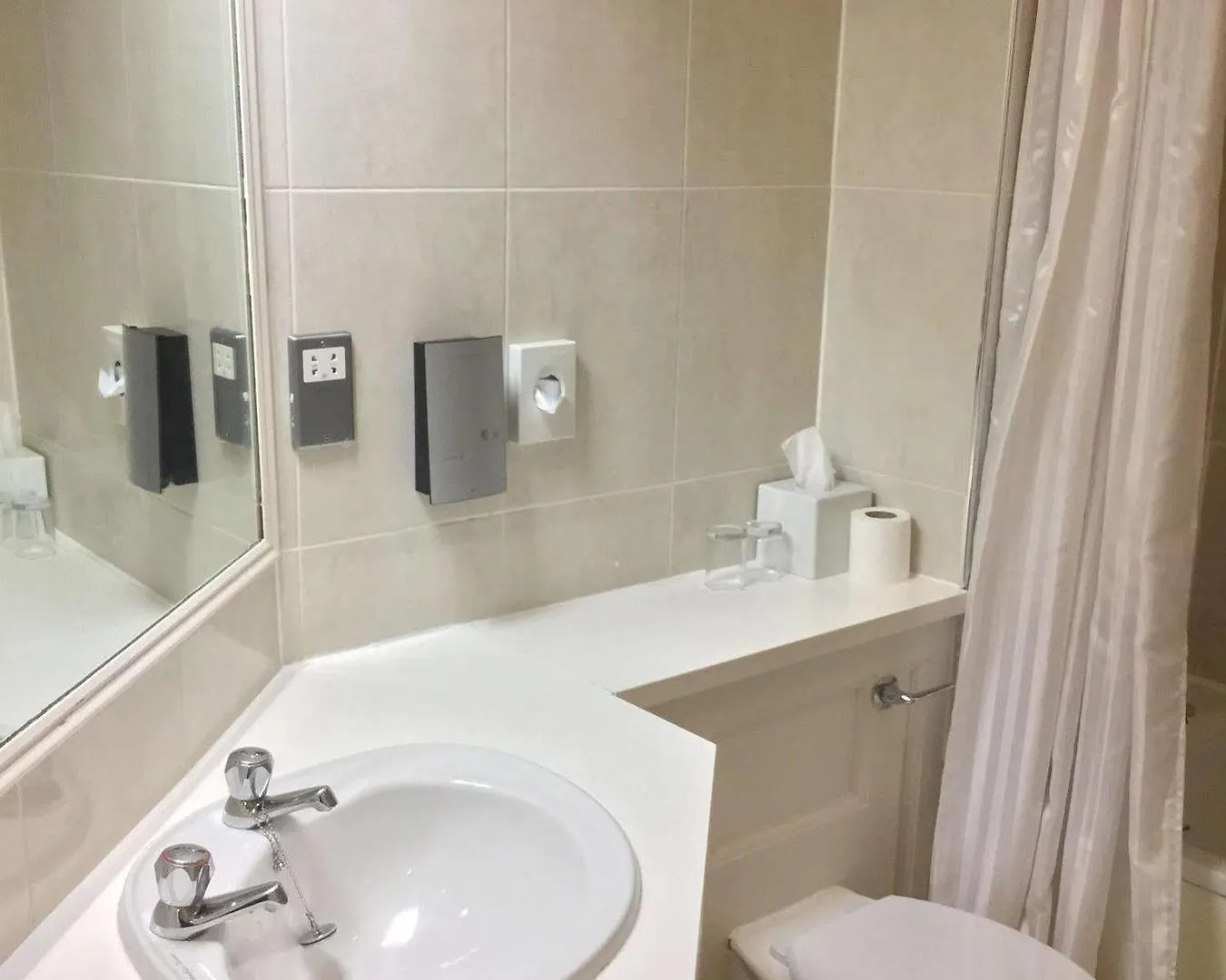 Ramada Crawley-Gatwick Hotell 3*, Crawley (West Sussex)